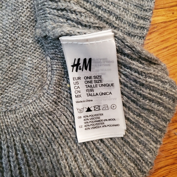 Gray Ruffle Scarf - Picture 2 of 4